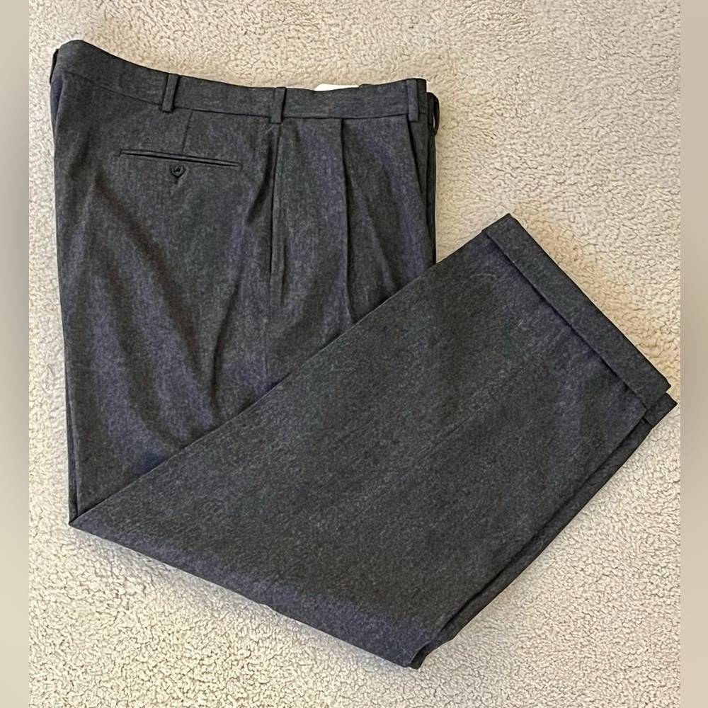 100% Wool, Ralph Lauren, double pleat with cuff Men’s dress pants! 👖